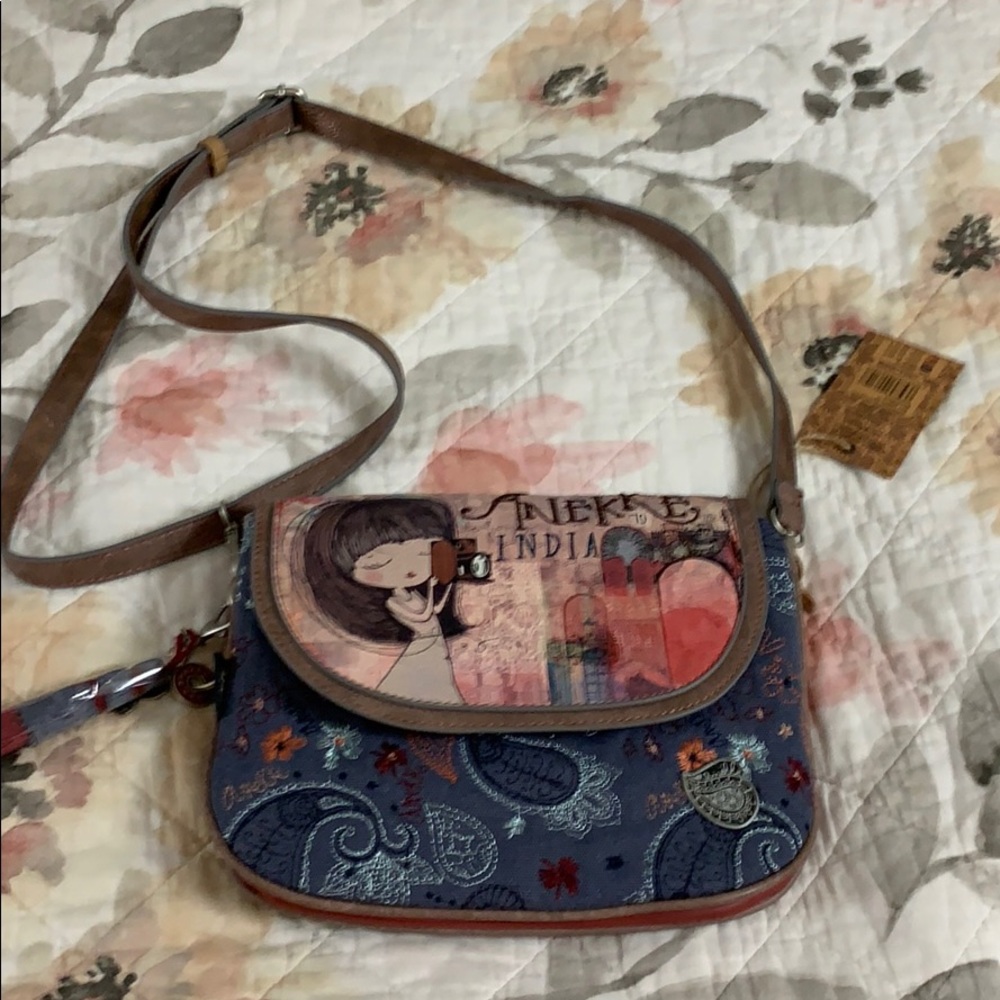Traveling with Anekke crossbody purse